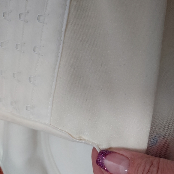 Ellis Bridal 2011 Collection - 1950's knee length Wedding dress - Picture 9 of 12